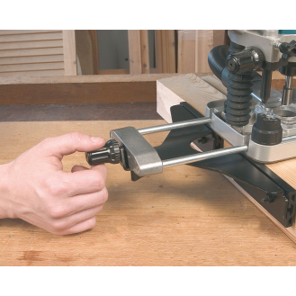 Défonceuse 1300W pour bois et plastiques-Lire la description