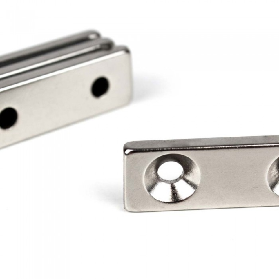 Aimant à trou biseauté 30mm x 10mm x 3mm Puissance 4kg-Lire la description