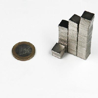 Quadratischer Magnet 10 mm x 10 mm x 1 mm Leistung 0,7 kg-Beschreibung lesen