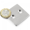 Magnet mit senkbohrung 40 mm x 40 mm x 4 mm Leistung 14 kg