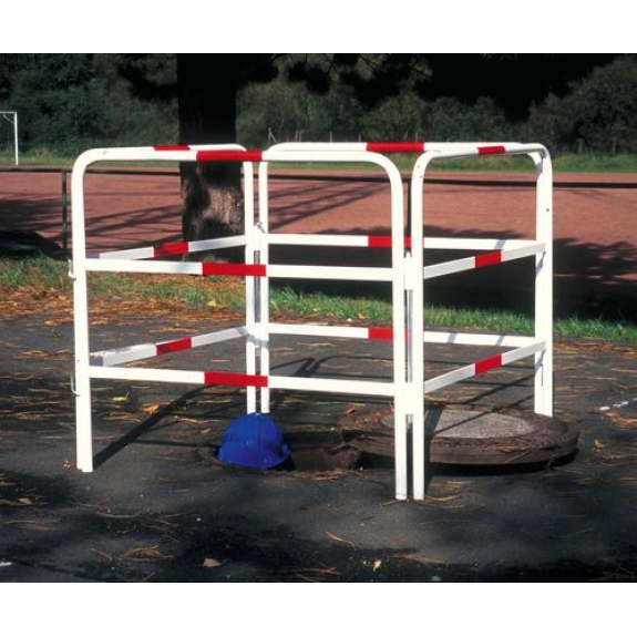 Barrière de protection pour puits, en acier, avec bandes rouges réfléchissantes Barrière de protection pour puits, en acier, avec bandes rouges réfléchissantes-Lire la description