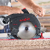 Sierra circular manual con profundidad de corte de 67 mm