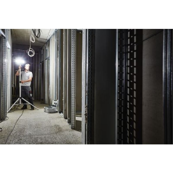 LED-Baustrahler 8000 lm-Beschreibung lesen