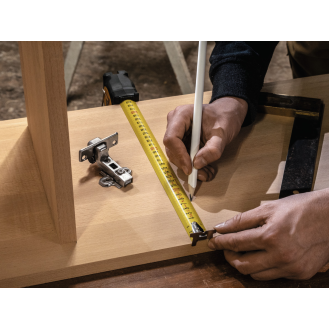 Stabila Taschenbandma BM 300, 8 m (26'), doppelseitige cm/inch-Skala-Beschreibung lesen