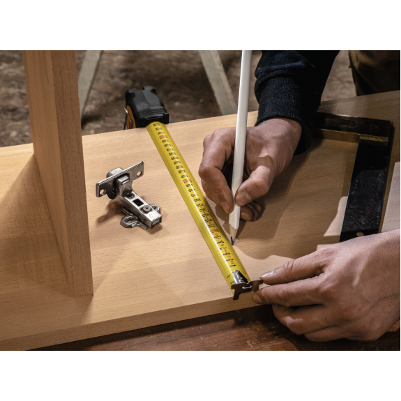 Stabila Taschenbandma BM 300, 8 m (26'), doppelseitige cm/inch-Skala-Beschreibung lesen