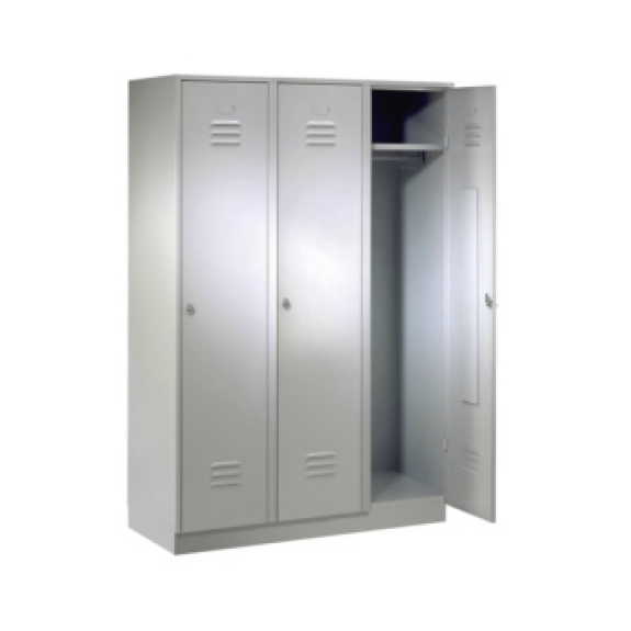 Armario, 3 compartimentos, 400 mm, con base, 1800x1200x500 mm, RAL 7035 Armario, 3 compartimentos, 400 mm, con base, 1800x1200x500 mm, RAL 7035-Leer más