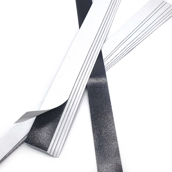 Ruban magnétique adhésif 42x2x0.8, puissance 100 gr/cm4 Ruban magnétique adhésif 42x2x0.8, puissance 100 gr/cm4-Lire la description