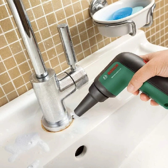 Cepillo de limpieza a batería UniversalBrush 3.6V con accesorios - BOSCH 06033E0000-Leer más
