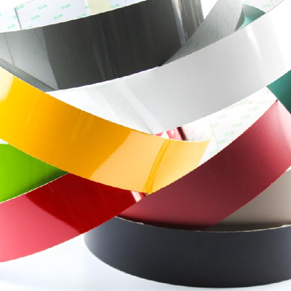 Cinta autoadhesiva compatible con imanes 1,22 m x 8cm x 1,3 mm - 10 colores-Leer más