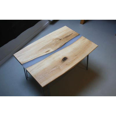 Table basse en frêne et époxy