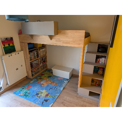 Lit d'enfant en hauteur