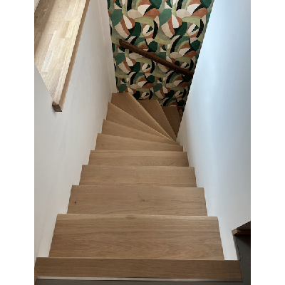 Habillage d'escalier en chêne et blanc