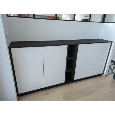 Buffet noir et blanc