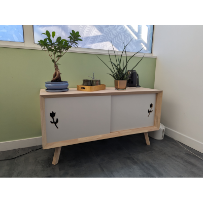 Meuble bas avec portes coulissantes